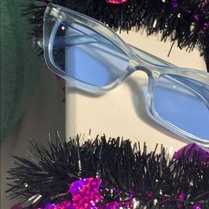 I am selling blue sunglasses 💎🧿